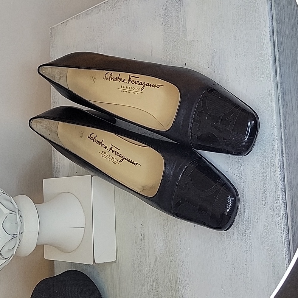 Vintage Salvatore Ferragamo Gancini SZ 10.5